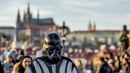 Důvod špatné nálady? Odliv peněz z Česka je vysoký. Životní úroveň neodpovídá růstu ekonomiky