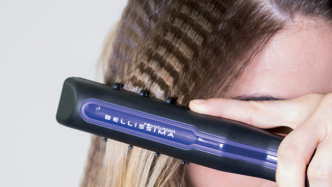 Nezapomenutelný look díky krepovací žehličce na vlasy Bellissima Frisé