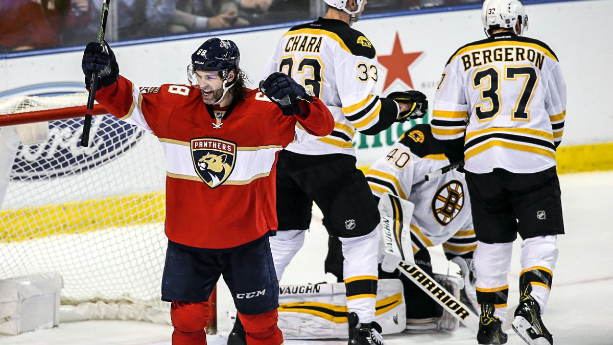 Aplaus vestoje a přerušení hry kvůli oslavám. Jágr je historicky druhý