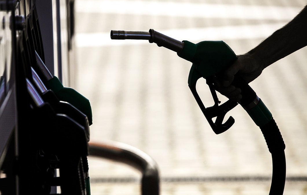 Novinky na silnicích: Změní se značení paliv, benzin a naftu rozliší nálepky