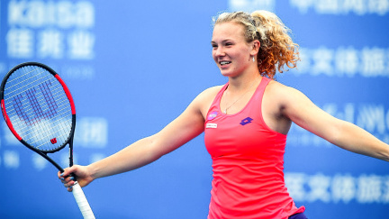 Aktualizováno: Tenisová kukla se změnila v motýla: Siniaková má titul. Uspěla i Plíšková