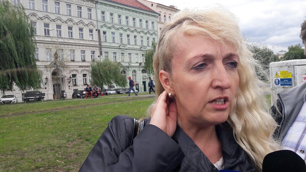 Odešla jsem ze strany prolezlé korupcí, říká poslankyně, která napadala gaye