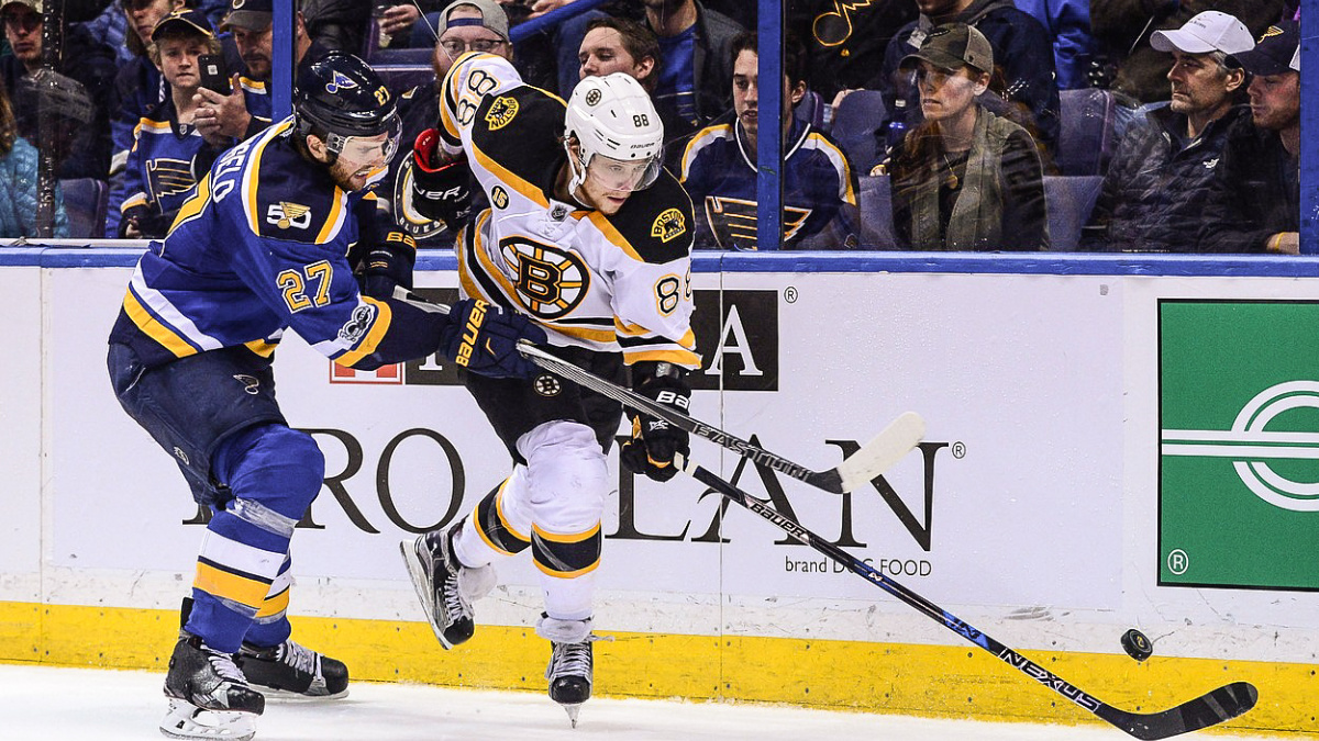 Pastrňákovy tři asistence pomohly Bruins k výhře