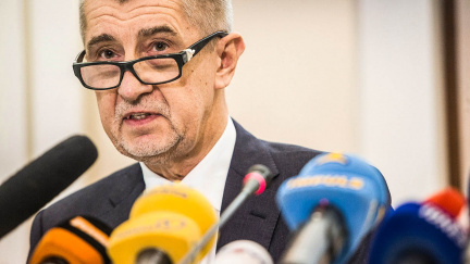 Poslanci přehlasovali prezidentovo veto, Zeman se obrátí k ústavnímu soudu