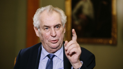 Aktualizováno: Po Česku běhá muž podezřelý ze spolupráce s islamisty, tvrdí Zeman. Kritika se na něj jen sype