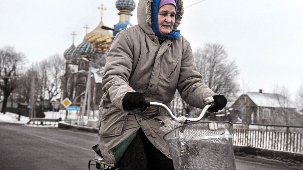 Poslední diktátor v Evropě otevírá svou zemi světu. Láká Evropany a chce popíchnout Putina