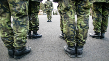 Zoufalství české armády: Nově láká i ty, kteří by dříve neprošli