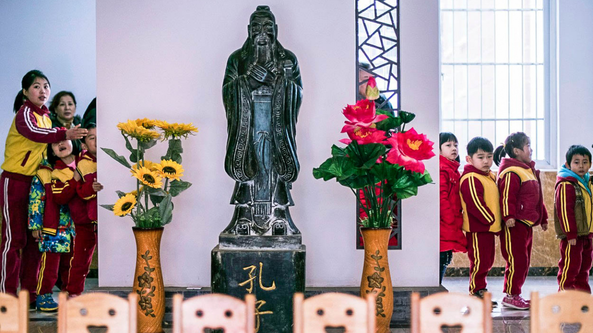 Obnoví 'armáda' vzdělaných školáčků upadající čínské kořeny?