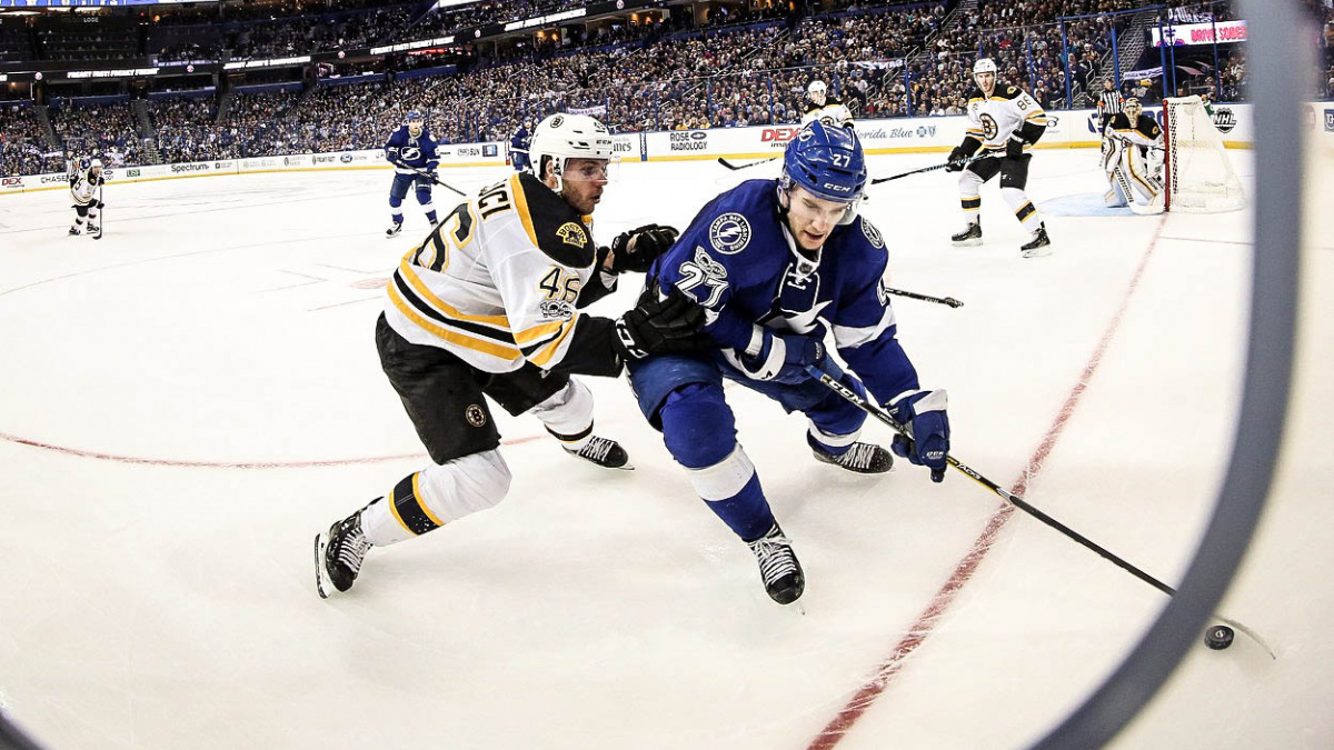 Krejčí pomohl Bostonu k výhře, Faksa oslavil návrat gólem. Skóroval i Hertl