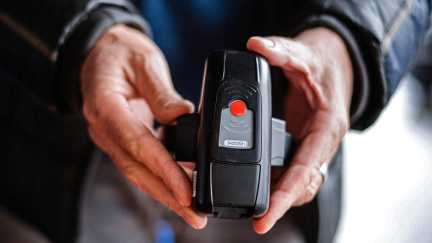 Podezřelým radikálům chtějí Němci navléknout elektronické náramky