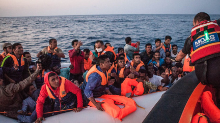 Klíč k řešení uprchlické krize se nachází v Libyi, shodují se unijní špičky