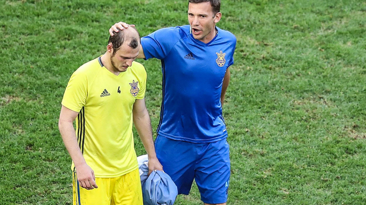 Fanoušci nařkli omylem fotbalistu z neonacismu. Kvůli triku skončil