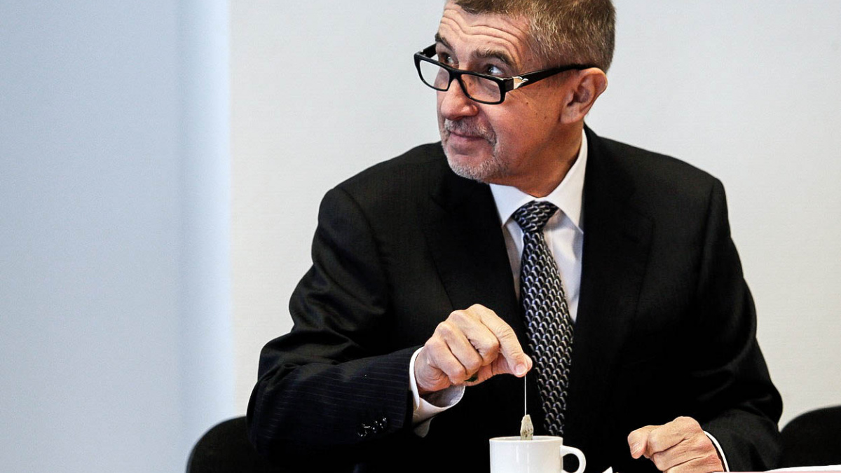 Babiš je jako politický prodejce hrnců: legální, ale šmejd