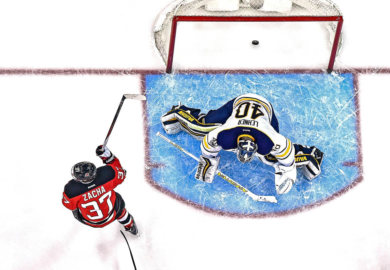 Zacha na nic nečeká. Český nováček v NHL už zažívá hvězdné chvilky