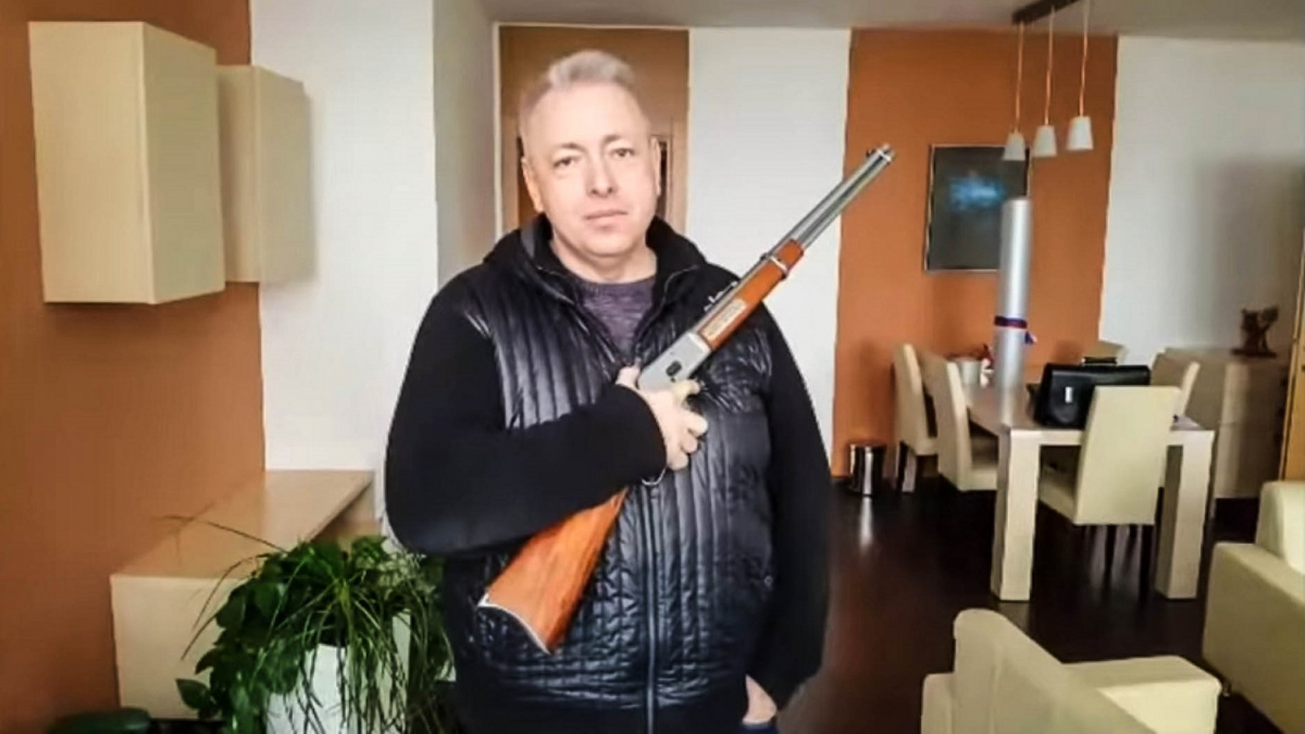 Kanonáda ČSSD: Odvolávání Palyzy, Chovanec s flintou a zmatený Sobotka