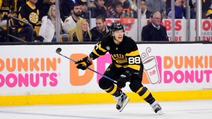 Aktualizováno: Pastrňák dvěma góly potvrdil formu, Dallas prohrál kvůli Hudlerově kurióznímu vlastňáku