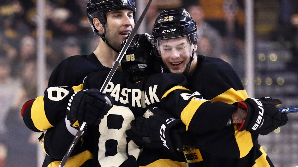 Pastrňák dosáhl gólem na jubileum, Jágrovi chyběl jeden bod