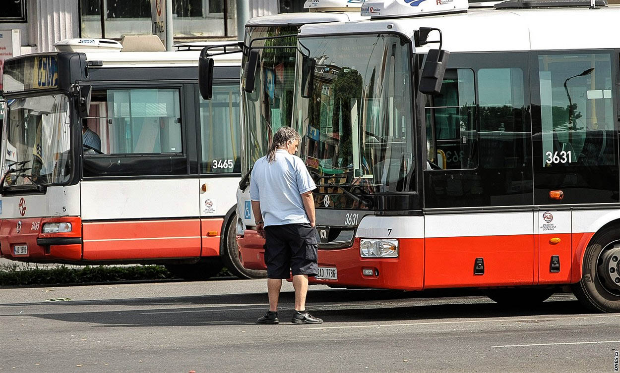 A dost, řekli si řidiči autobusů. Chtějí kvůli nízkým platům stávkovat