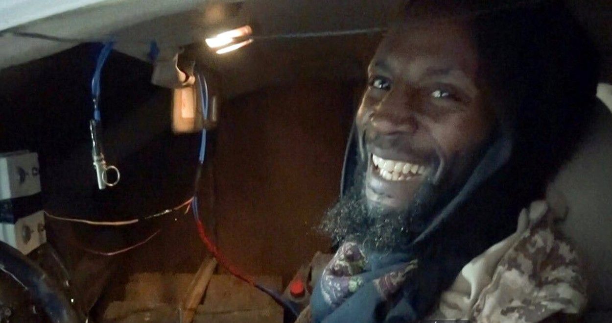 Není nebezpečný, tvrdila Británie a odškodnila ho za Guantánamo. Odpálil se v Iráku