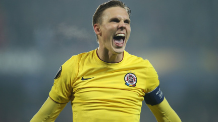 Dočkal už patří Číňanům. Stál skoro čtvrt miliardy korun, ale nároďák neopouští