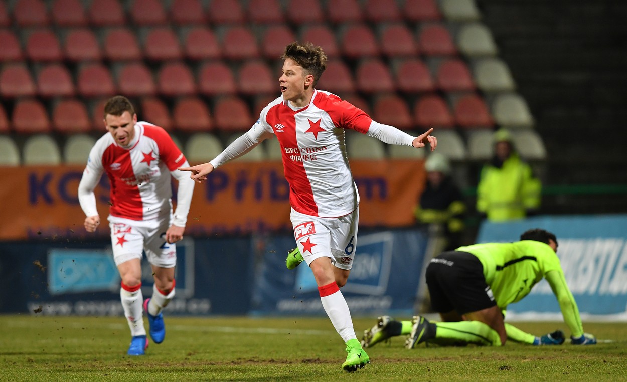 Slavia si užila osmigólové hody a vede ligu. Plzeň i Sparta ztratily