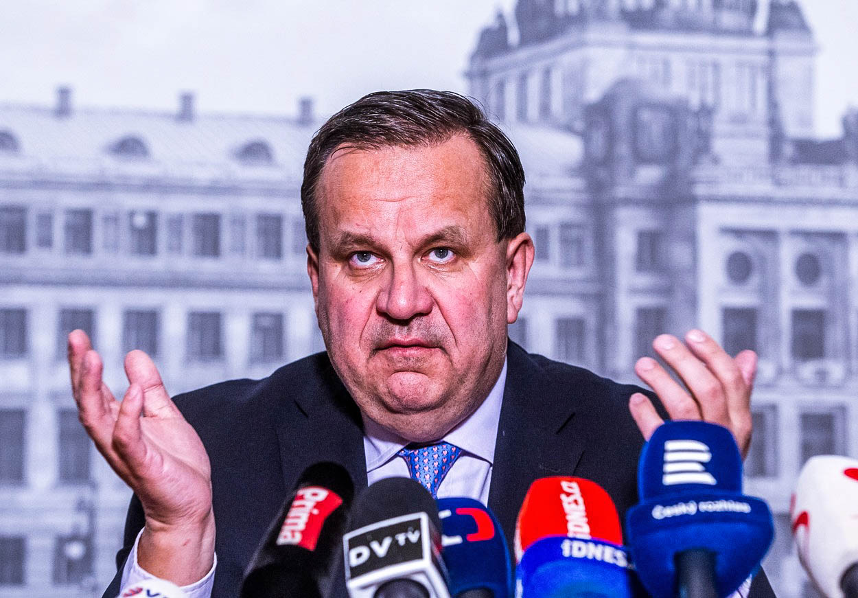 Zeman odvolal Mládka. Je pro Sobotku politický boj nad zájmy země?