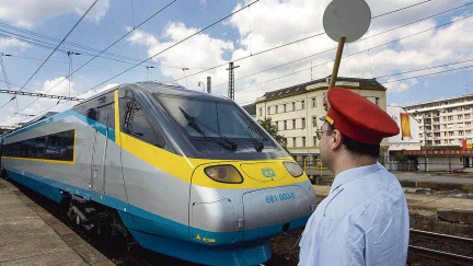 Poslanci už nechtějí žít v zamindrákované zemi. Podpořili vlaky na 300 km/h