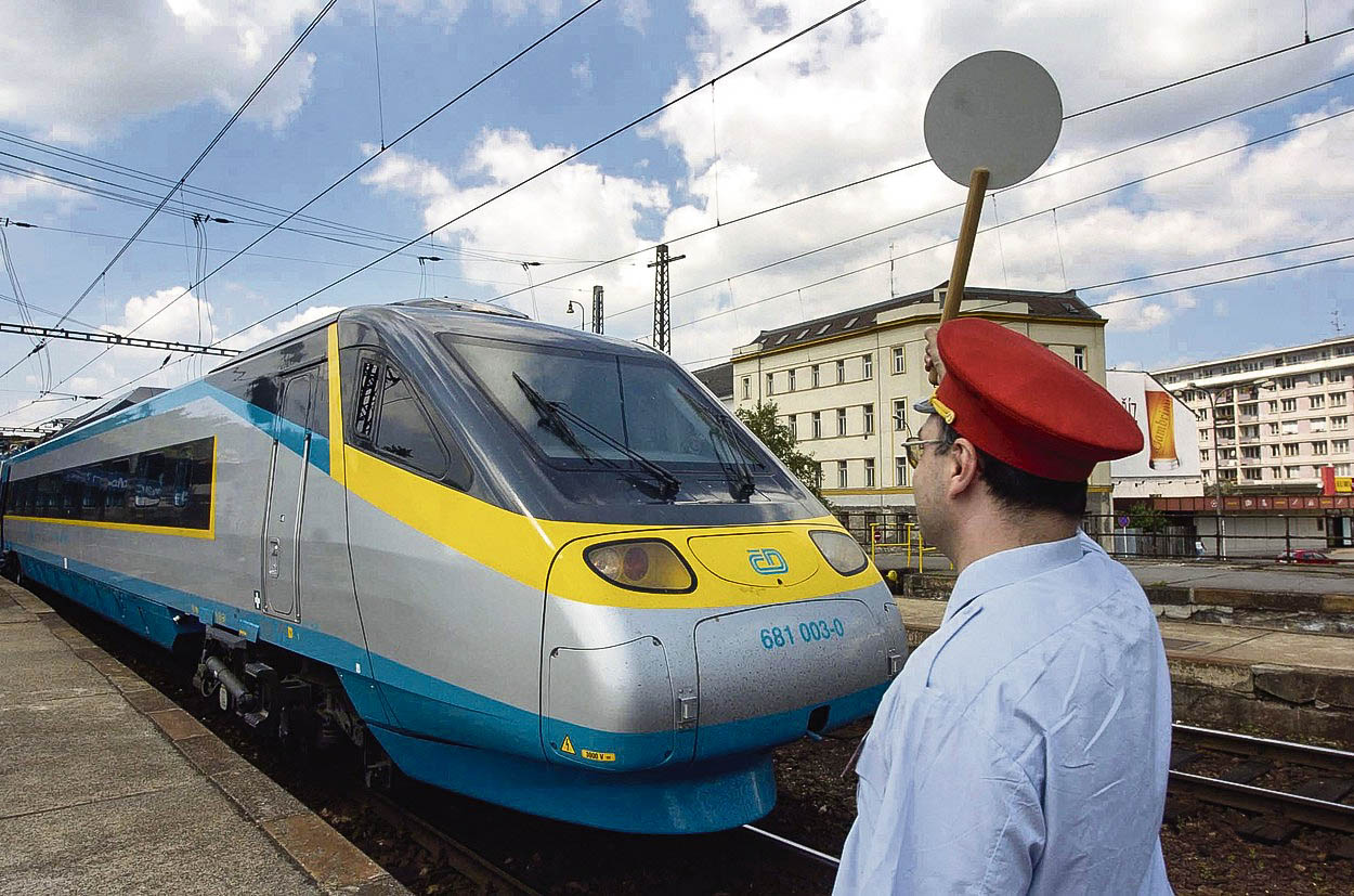 Poslanci už nechtějí žít v zamindrákované zemi. Podpořili vlaky na 300 km/h