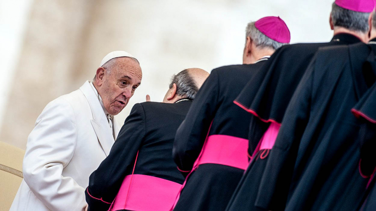 Chystá se katolická církev zrušit celibát?