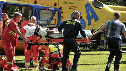 Hazard se životy: Ministerstvo neproplácí letecké zásahy mimo pracovní dobu