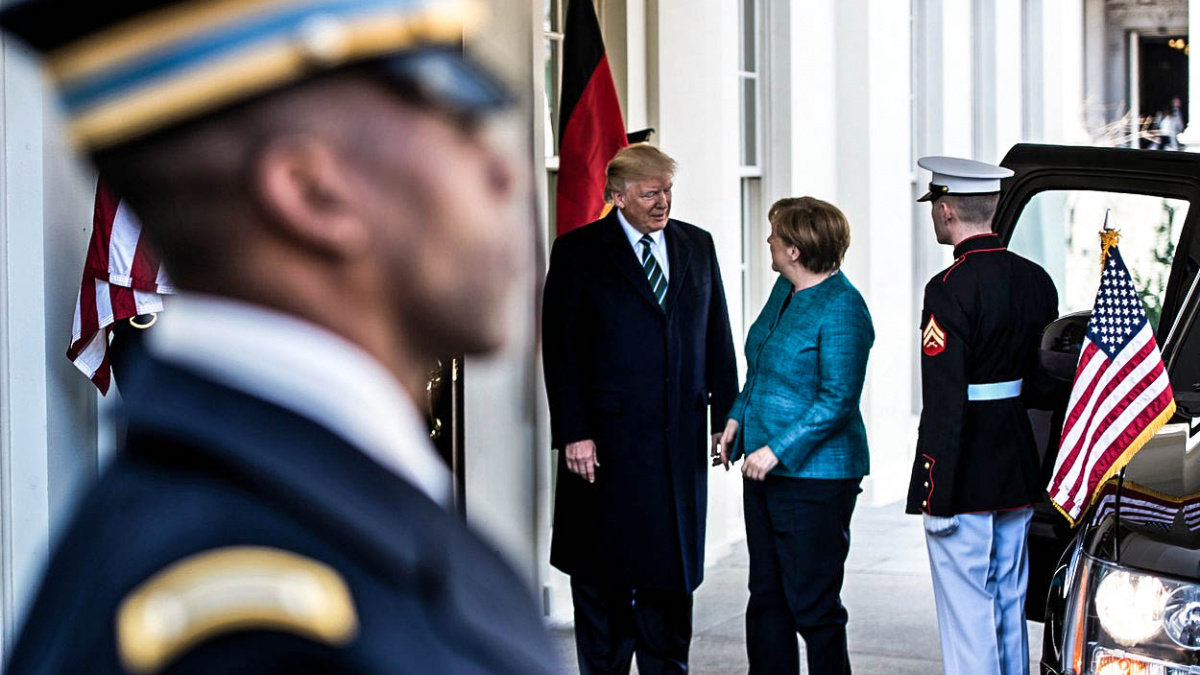 První osobní schůzka Trump-Merkelová: Nezdvořilé gesto amerického prezidenta