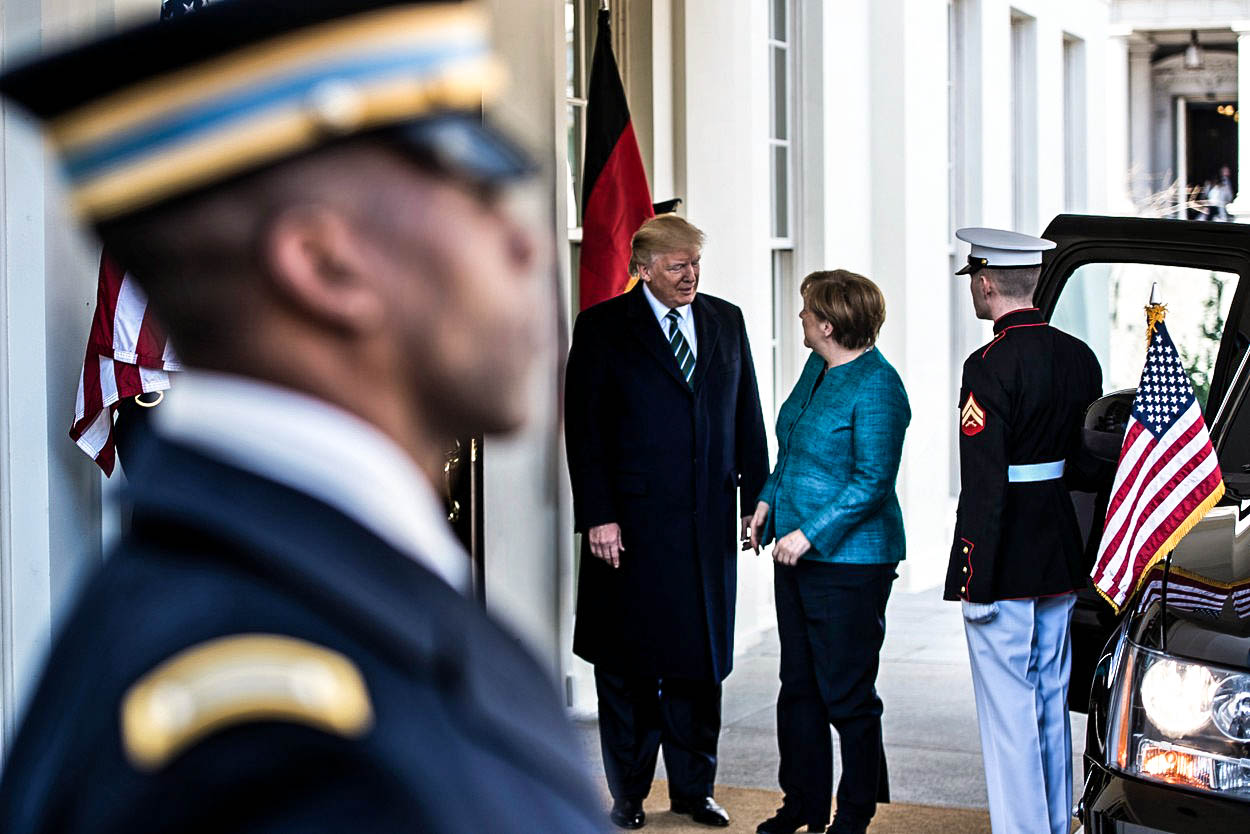První osobní schůzka Trump-Merkelová: Nezdvořilé gesto amerického prezidenta