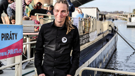 Komentář: Z rozevlátých kluků seriozní politici s šancí na úspěch. Dokážou ho ale ustát?