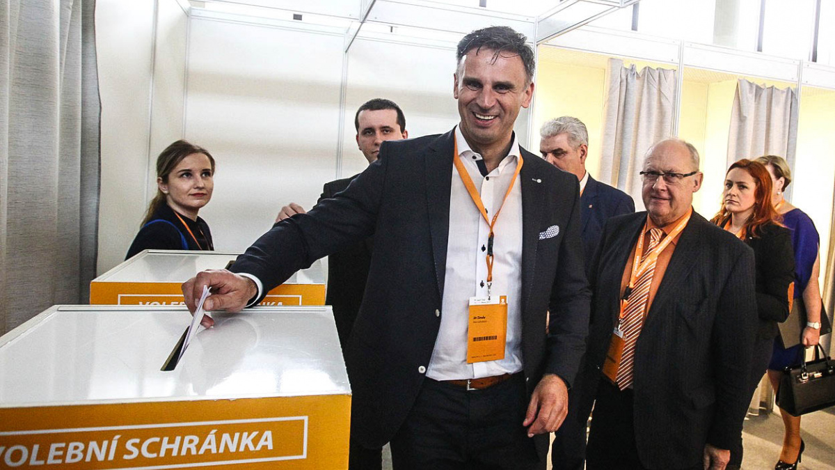 Chovanec prošetří anonymní udání na spolustraníka Zimolu