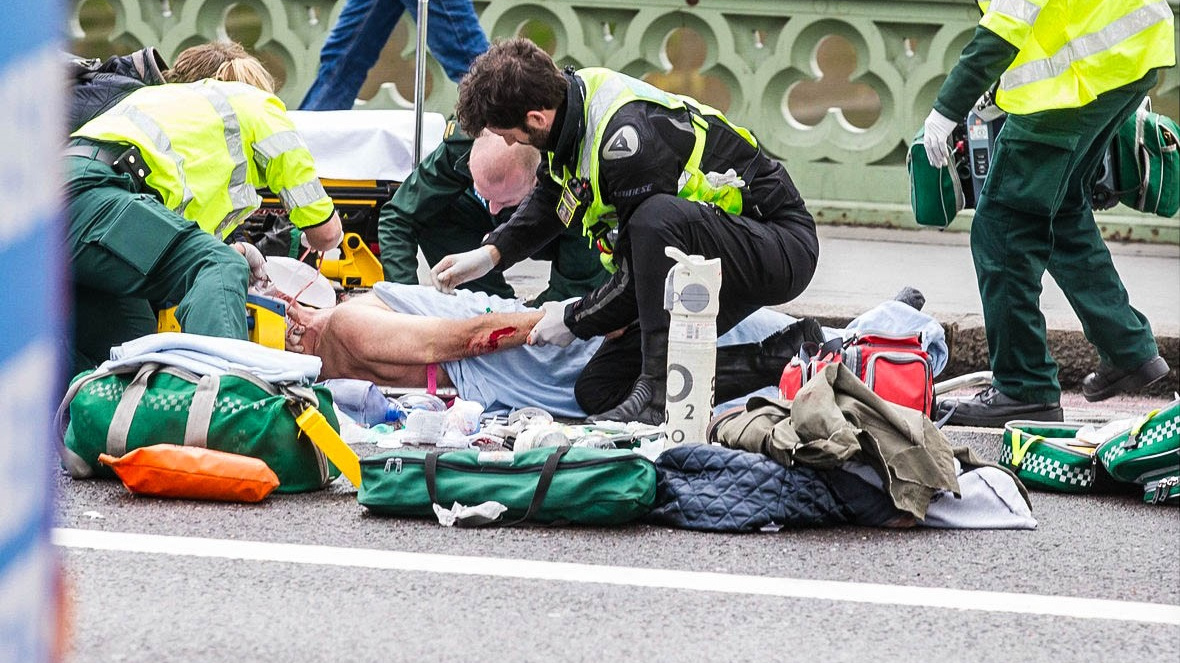 Londýnem otřásl teroristický útok: Čtyři mrtví, desítky zraněných