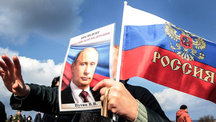 Komentář: Co dělal český poslanec na Krymu aneb Holíkova cesta tam a zase zpátky