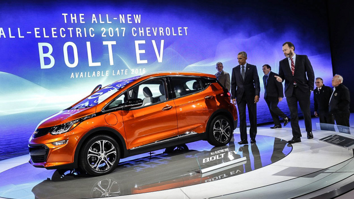 Tesla má problém: Jmenuje se Chevrolet Bolt