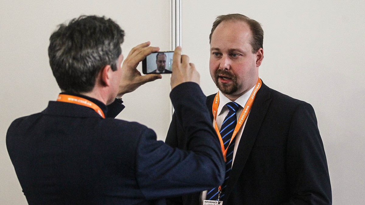 Zhrzený Tejc končí ve vysoké politice. Prozatím...