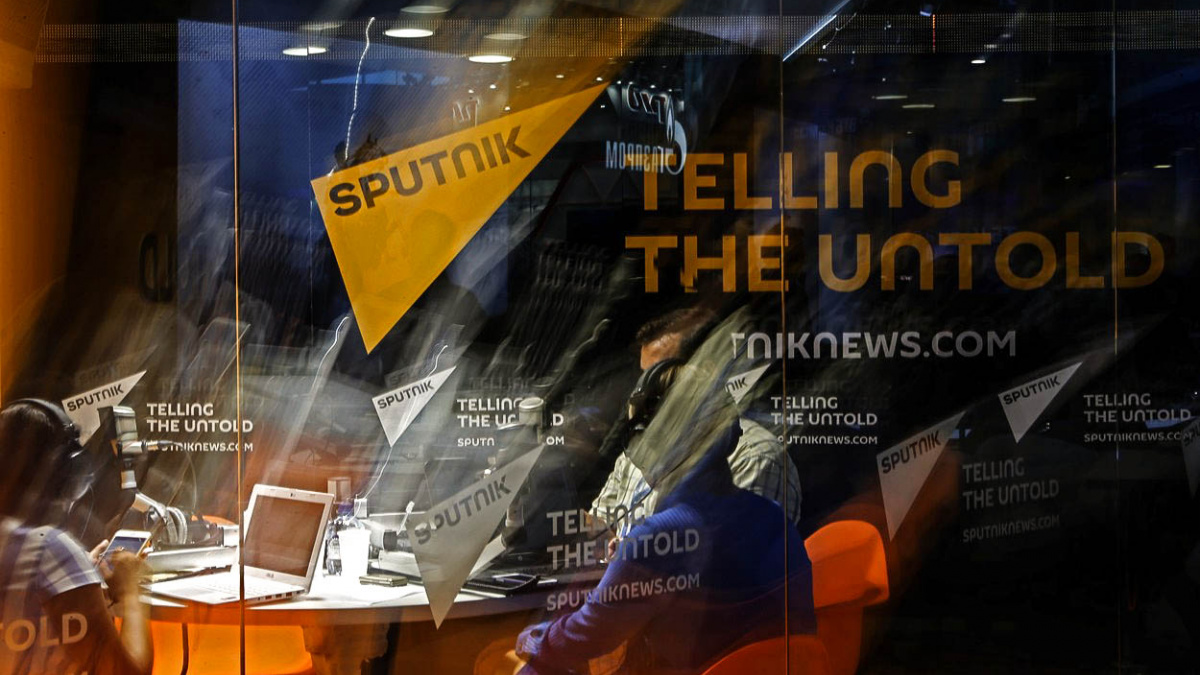 Pirátské zmatky s NATO: Kdo se Sputnikem zachází, ten s ním také schází