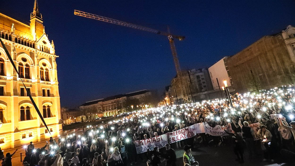 Zahraniční školy čeká v Maďarsku doba temna. Orbán si vyšlápl na Sorose