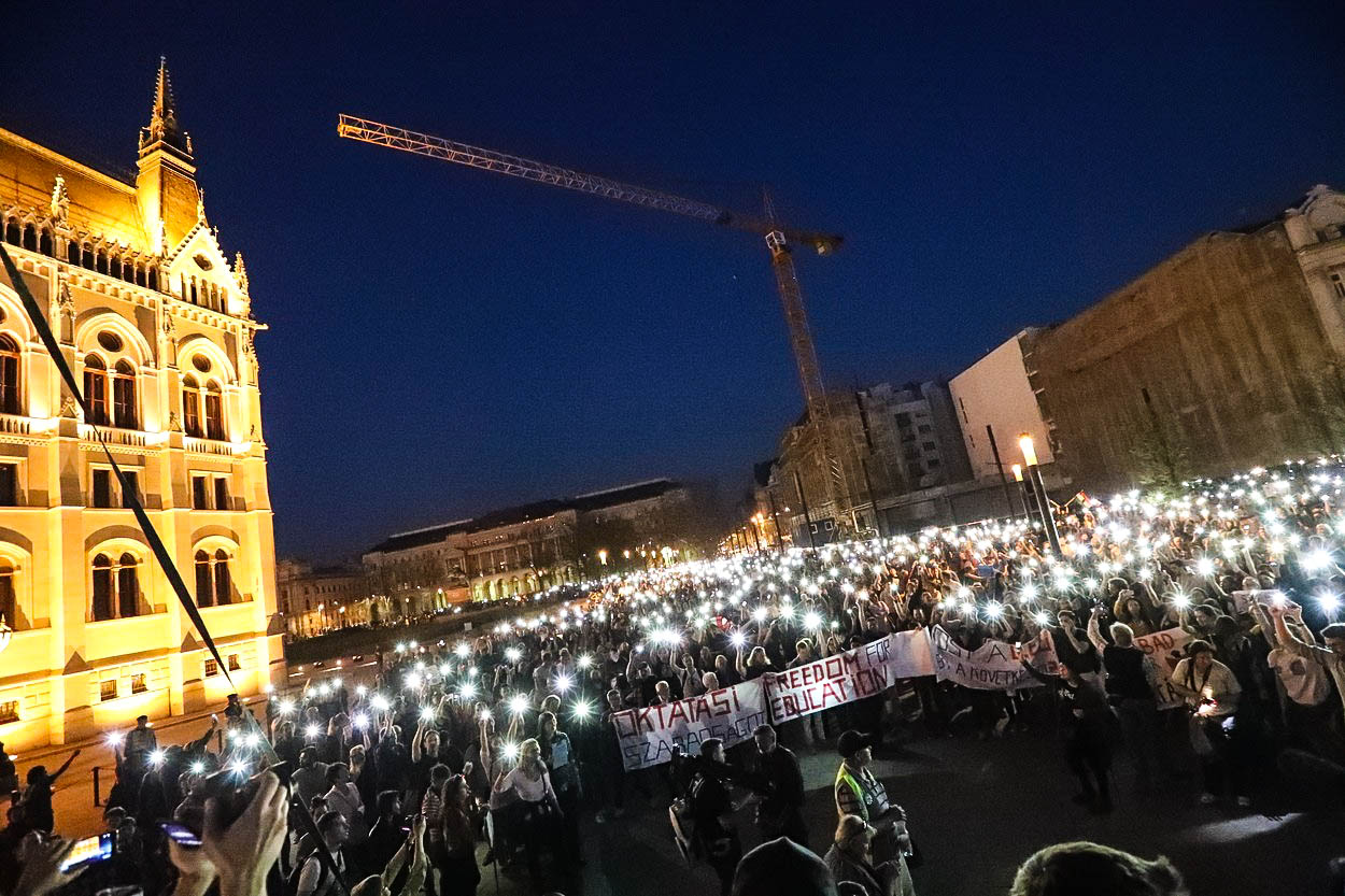 Zahraniční školy čeká v Maďarsku doba temna. Orbán si vyšlápl na Sorose