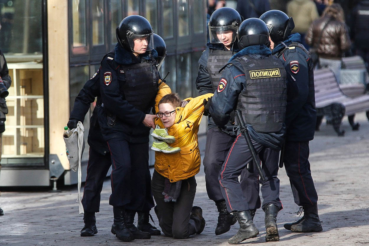 Komentář: Revoluce dětí: Má Putinův režim na kahánku?