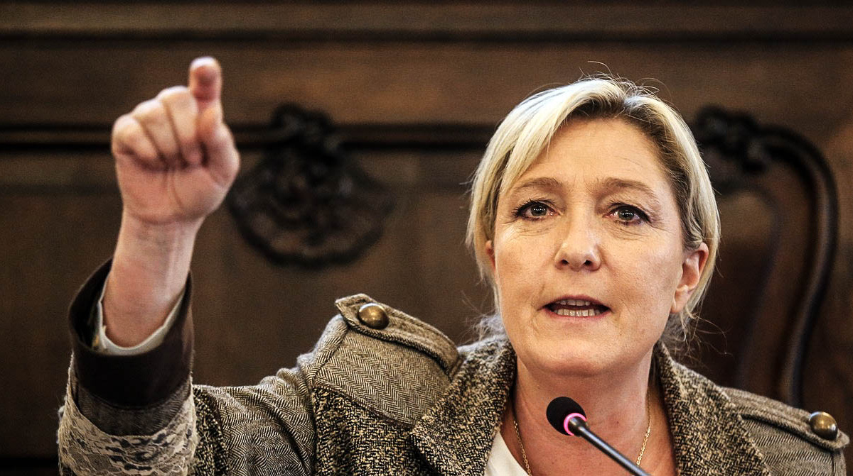 Seberte Le Penové iminutu, žádá opět francouzská justice. Politička ignoruje výslechy