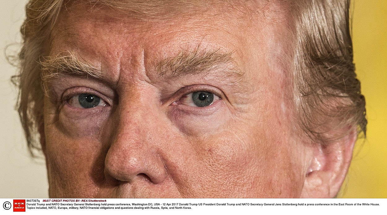 Zkrocený Trump: Co stojí za proměnou neotesaného hrubiána v politika?