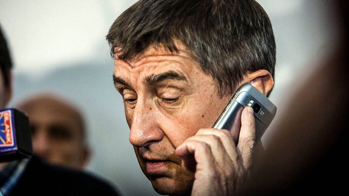 Ministerstvo financí se chlubí neomezeným voláním za 54 korun. A kolik platíte vy?