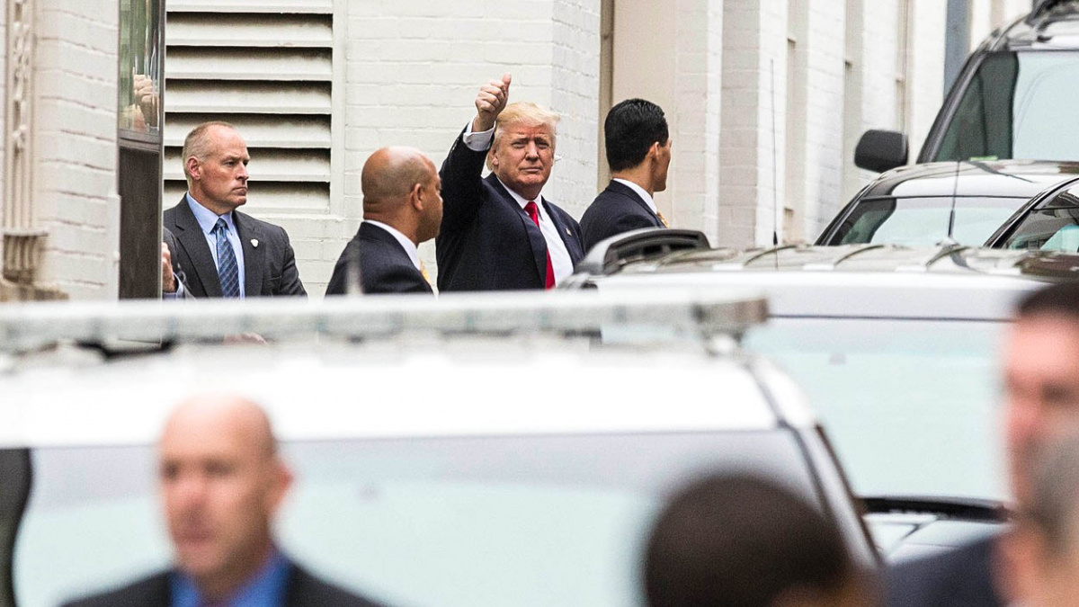 Hlídat Trumpa je jako nekonečná jízda na kole. A Američany stojí statisíce