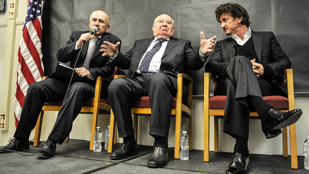 Vypadá to, že se svět chystá na válku, říká muž, který stál u rozpadu Sovětského svazu