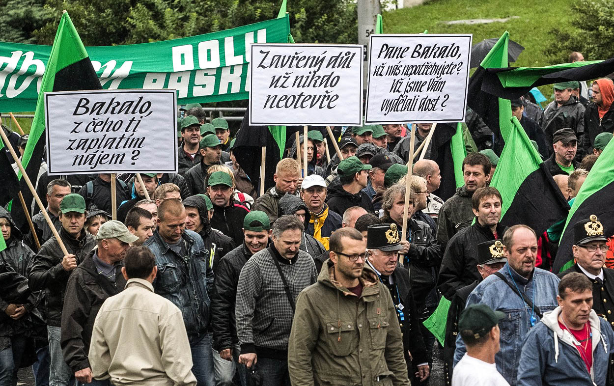 Miliardáři si jdou po krku. Krúpa pořádá švýcarský protest proti Bakalovi