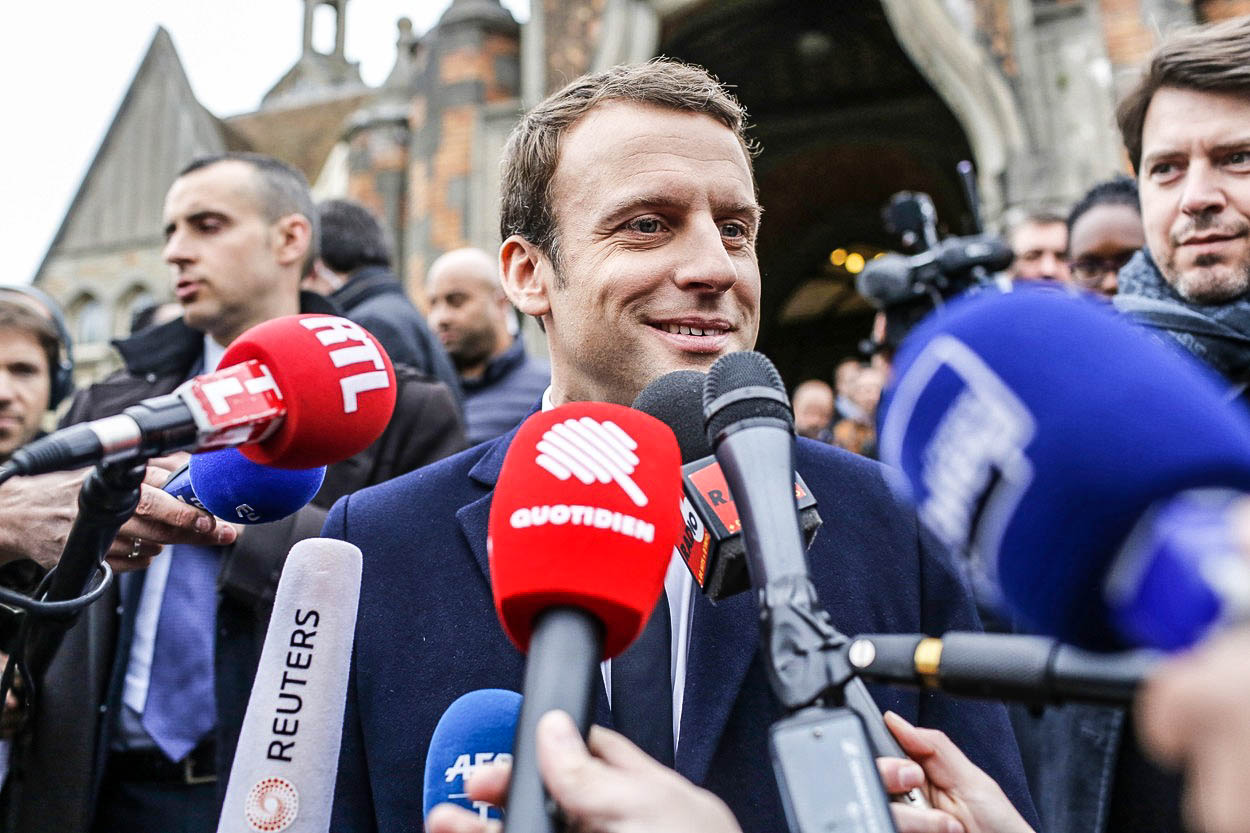 Francie dala přednost protestní volbě. Finální souboj spolu svedou Macron a Le Penová