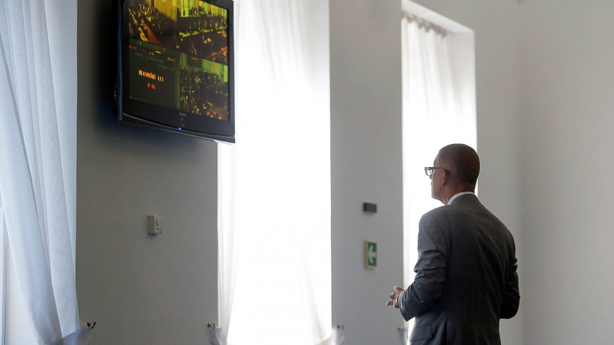 Potřebuje Česko revizi politického systému a ústavy? Rozhovor s ústavním právníkem